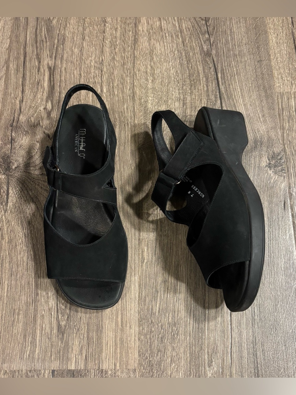 Munro American Sandals Womens 7 Black Thick Strappy Suede Comfort Casual